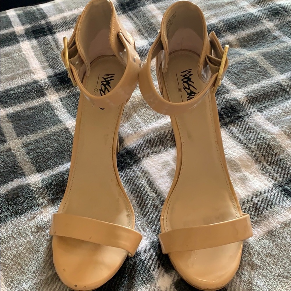 Nude size 8 heels